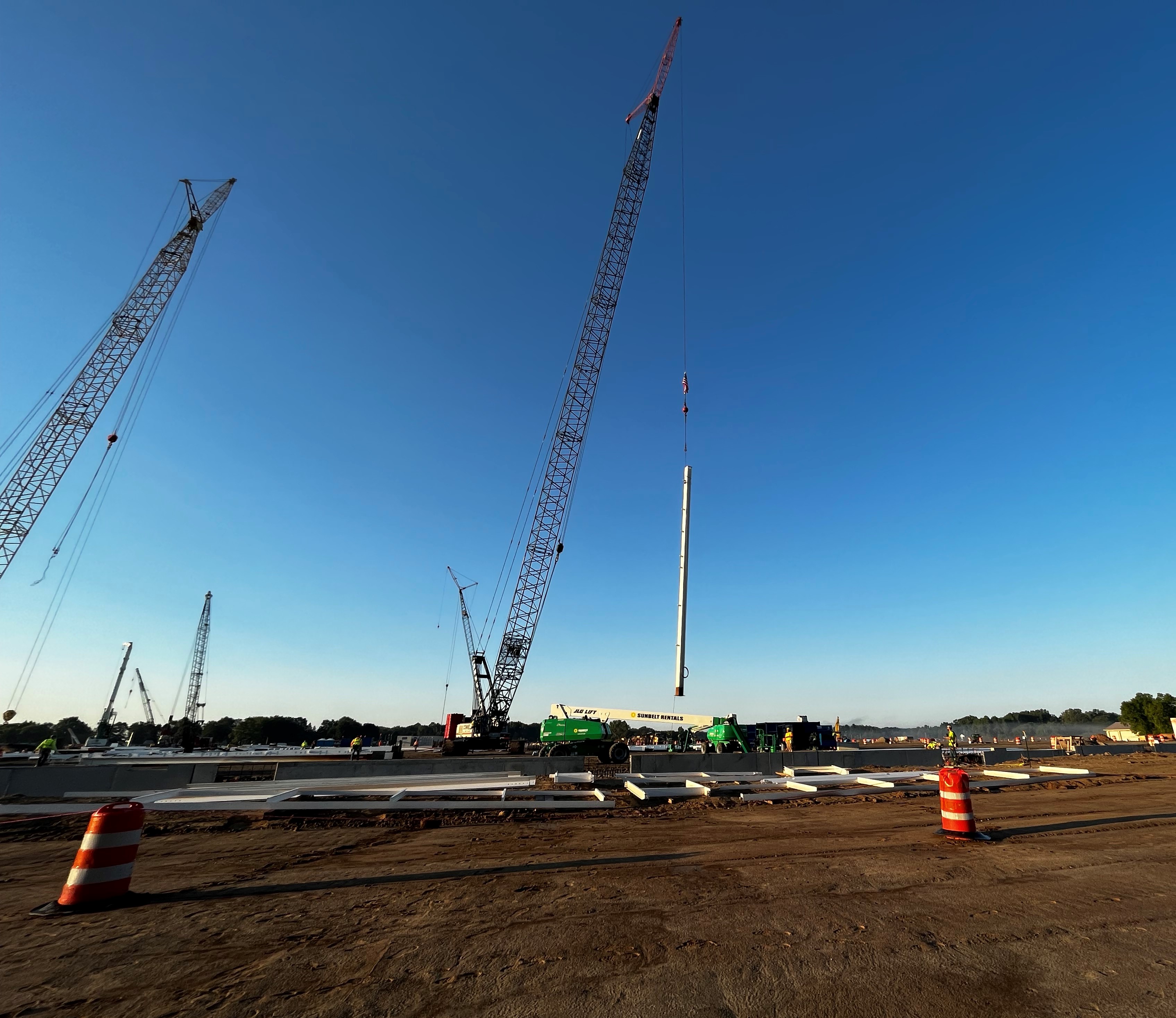Ultium Cells celebrates the beginning of steel construction at its battery cell manufacturing facility located in Lansing, Michigan.