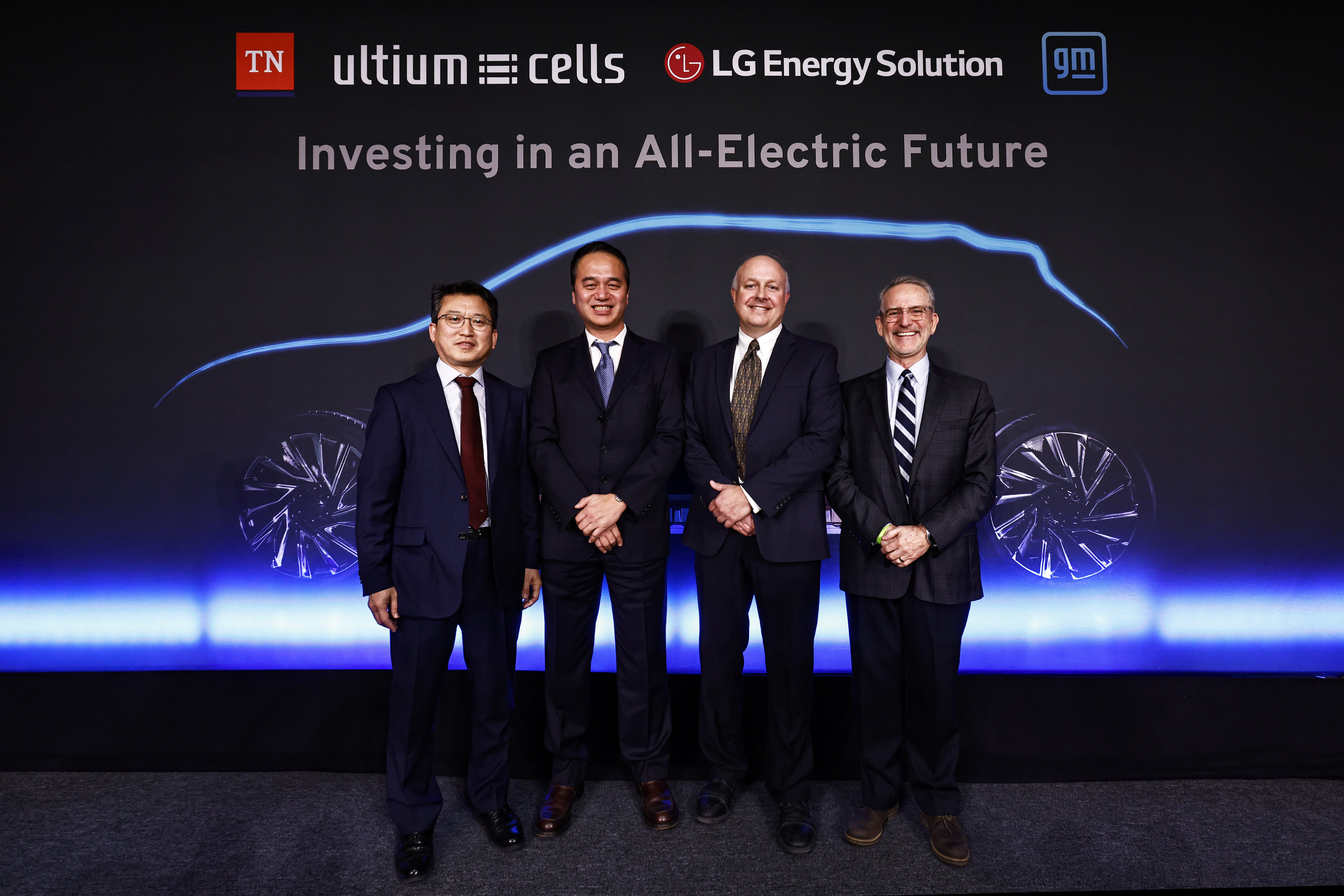 Ultium Cells, General Motors and LG Energy Solution executives join Tennessee Governor Bill Lee and other distinguished guests to announce the additional $275 million investment in Ultium Cells Spring Hill. (Photo by Wade Payne for Ultium Cells)