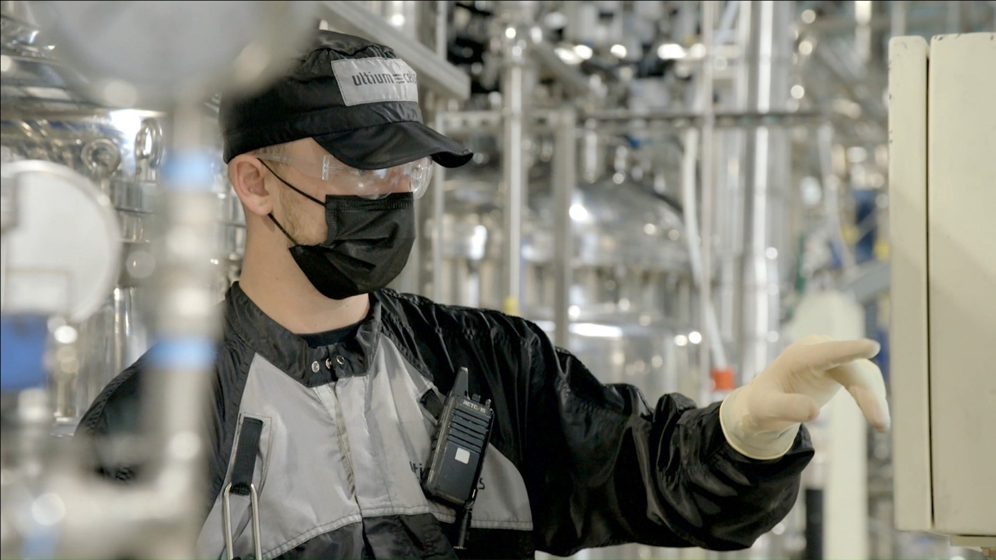 Ultium worker utilizing equipment